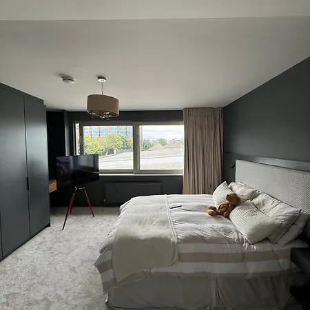 4 Bedroom In 4 * Dublin