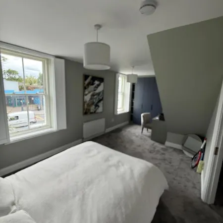 Vakantiehuis 4 Bedroom In 4 Dublin